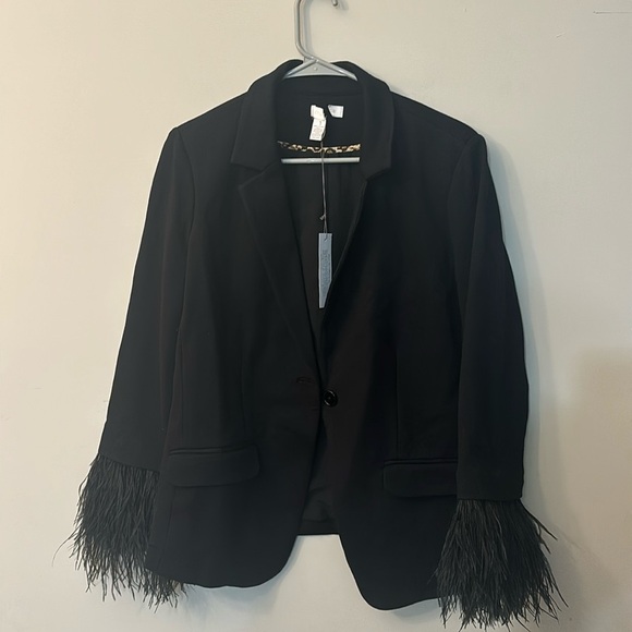 NWT  black chino’s  blazer with floaty feathers sleeves - Picture 1 of 4